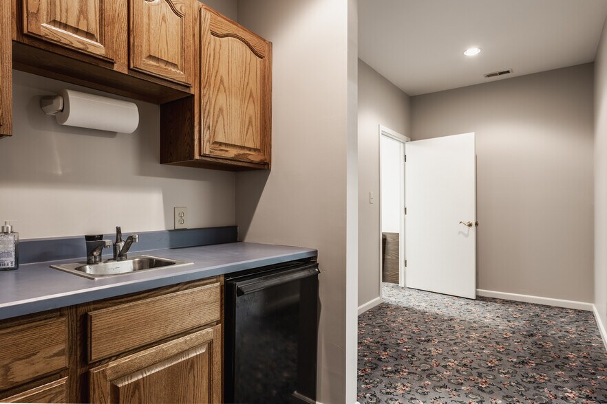 More Photos Of 6575 N College Ave, Indianapolis General Retail For Sale