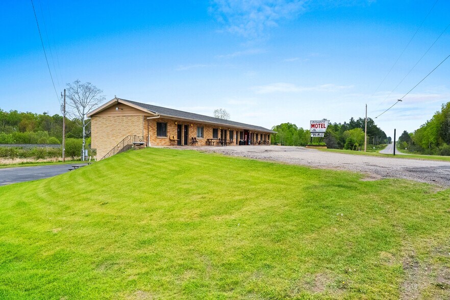 More Photos Of W11466 US Hwy 8, Dunbar Restaurant For Sale