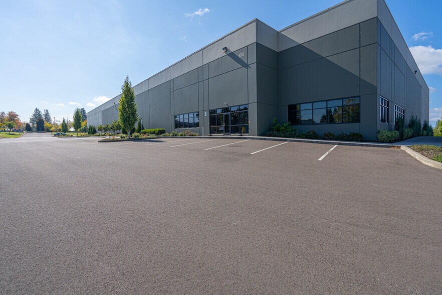 More Photos Of 5585 NE Wagon Dr, Hillsboro Industrial For Sale