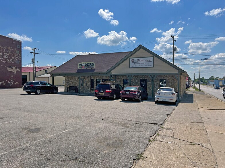 More Photos Of 200 S Lebanon St, Lebanon Office For Sale