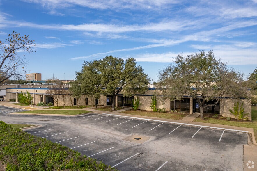 More Photos Of 2020-2028 St. Elmo Rd E, Austin Unknown For Lease