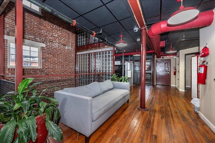 More Photos Of 47 E All Saints St, Frederick Loft Creative Space For Sale