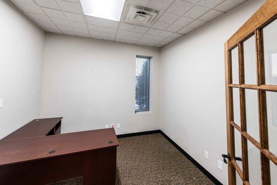 More Photos Of 1119 N 42nd St, Grand Forks Office For Lease
