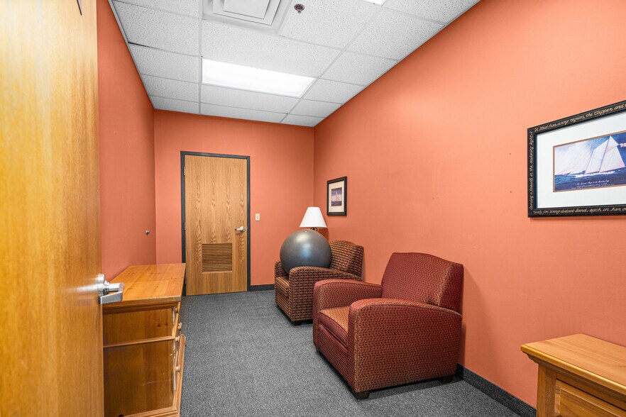 More Photos Of 202 E Superior St, Duluth Office For Sale