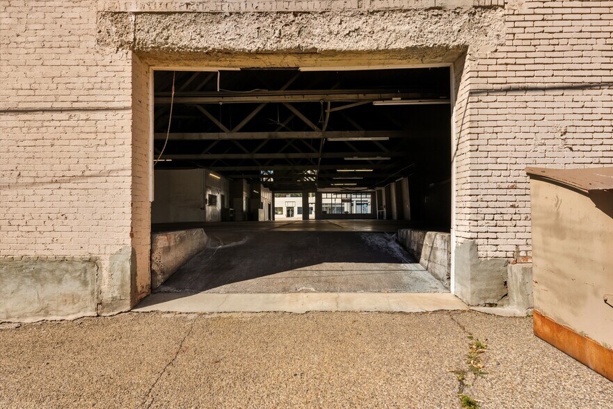 More Photos Of 201 N 2nd St, Raton Auto Repair For Sale