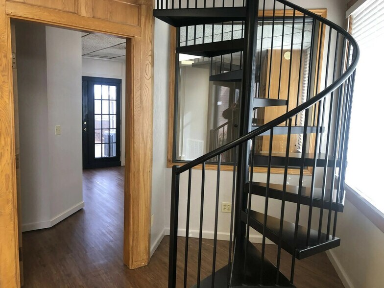 More Photos Of 5845 NW 72nd Pl, Oklahoma City Loft Creative Space For Sale