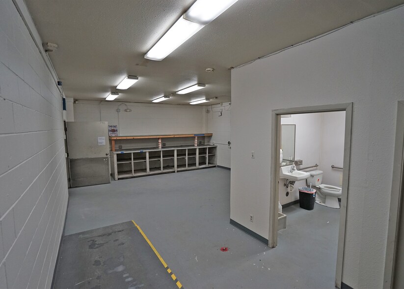 More Photos Of 1214 Fruitvale Blvd, Yakima Service For Lease