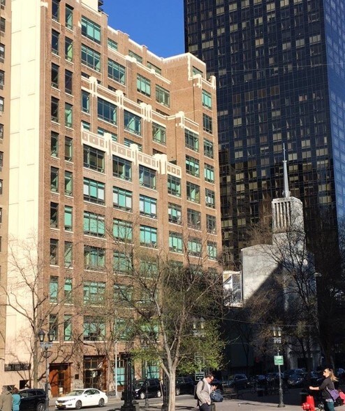 More Photos Of 305 E 47th St, New York Coworking Space