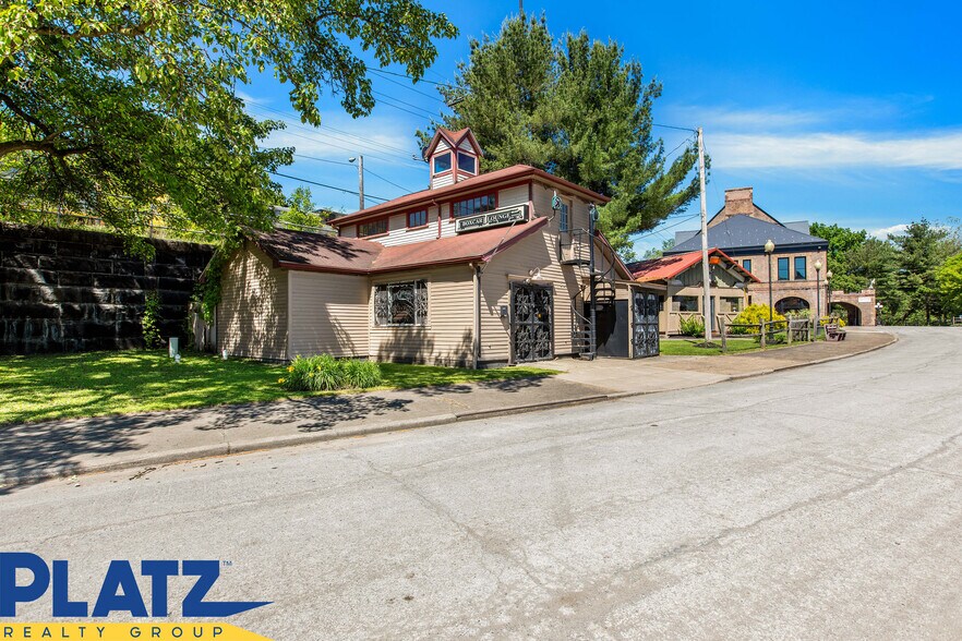 Primary Photo Of 530 Mahoning Ave, Youngstown Restaurant For Sale