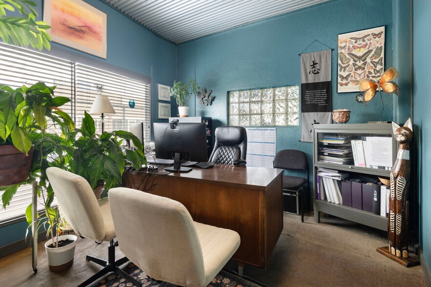 More Photos Of 23 NW Greenwood Ave, Bend Storefront For Sale
