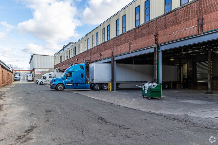 More Photos Of 297 Getty Ave, Paterson Warehouse For Lease