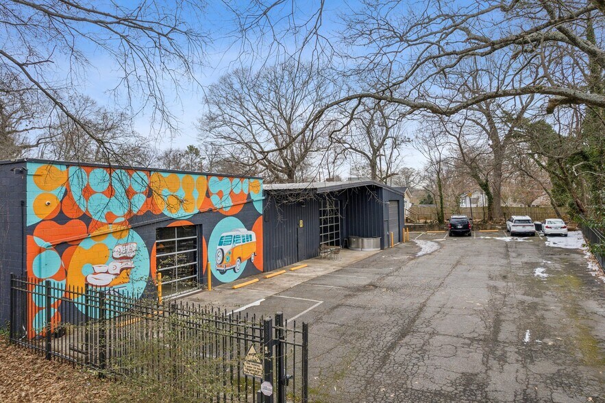 More Photos Of 1080 Katherwood Dr SW, Atlanta Showroom For Sale