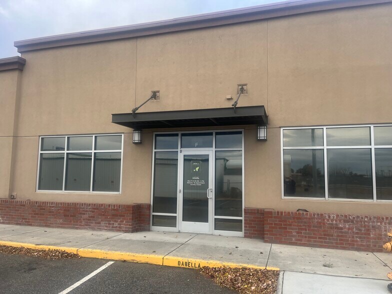 More Photos Of 8318 Gage Blvd, Kennewick Storefront Retail Office For Lease