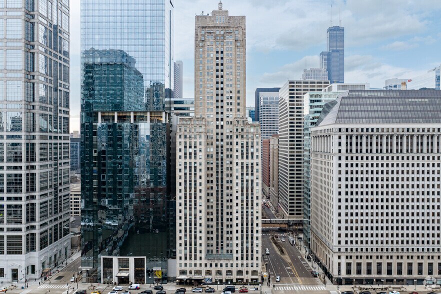 More Photos Of 121 W Wacker Dr, Chicago Office For Sale