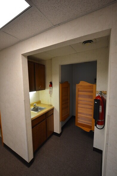 More Photos Of 7836 Oakwood Rd, Glen Burnie Office For Sale