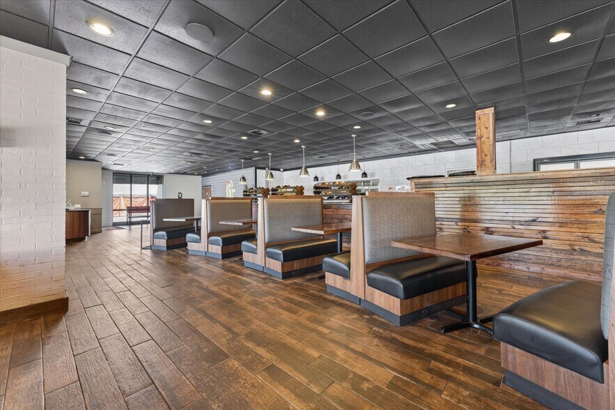 More Photos Of 4000 Fort Campbell Blvd, Hopkinsville Restaurant For Sale