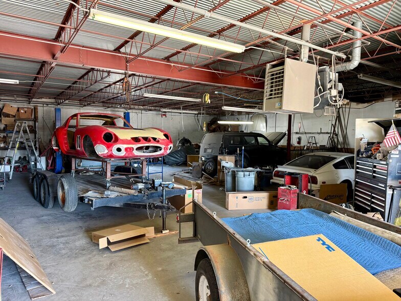 More Photos Of 5501-5505 Brewster St, San Antonio Warehouse For Lease