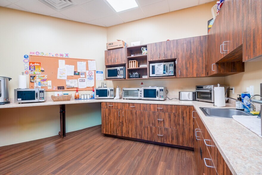 More Photos Of 1033 Dr Martin Luther King Jr St N, Saint Petersburg Medical For Sale