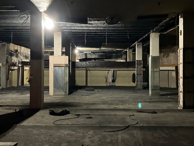 More Photos Of 4032 W Madison St, Chicago General Retail For Sale