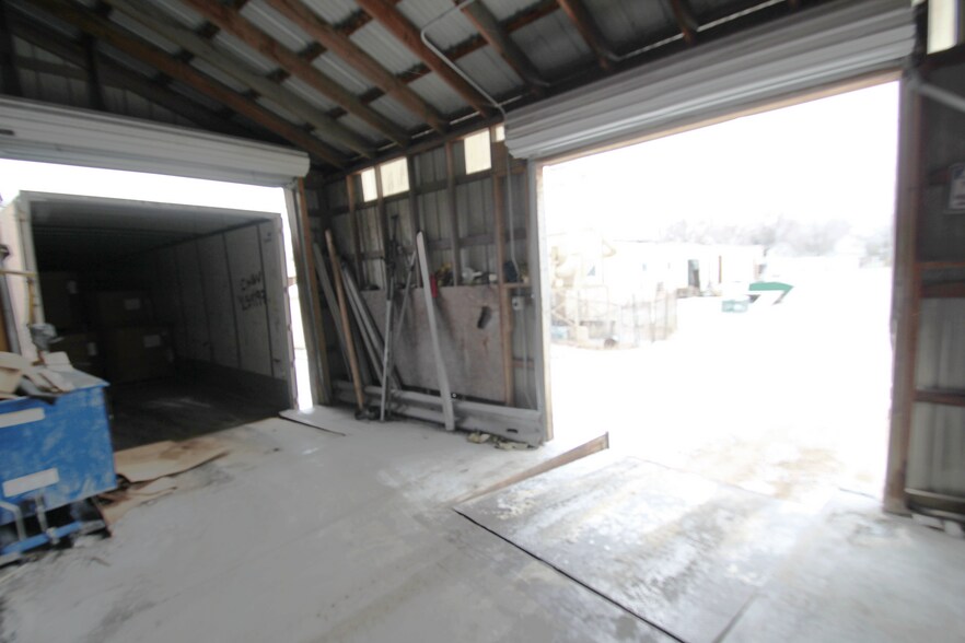 More Photos Of 104 Lee St, Lodi Manufacturing For Lease