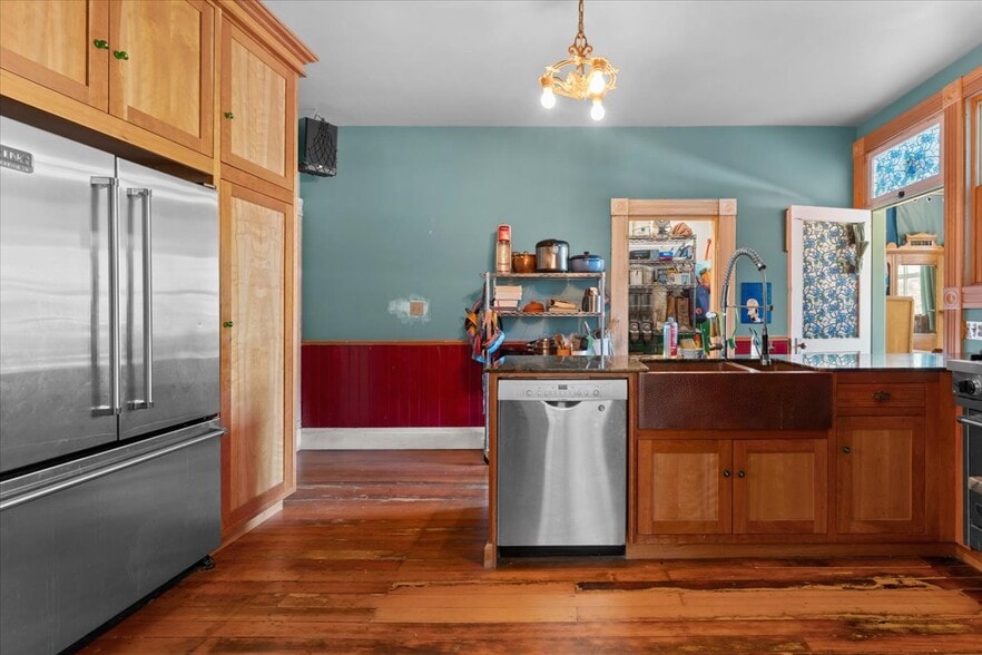 More Photos Of 3039 SE Stark St, Portland Storefront Retail Residential For Sale