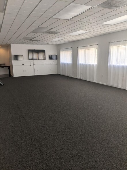 More Photos Of 5600 Kentshire Dr, Dayton Loft Creative Space For Sale