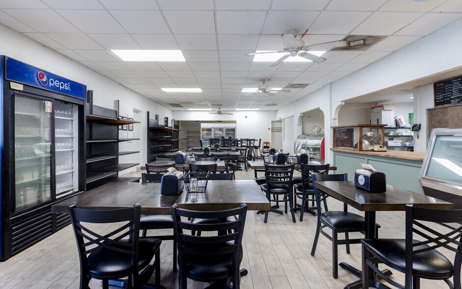 More Photos Of 916 SE 14th Ave, Cape Coral Restaurant For Sale