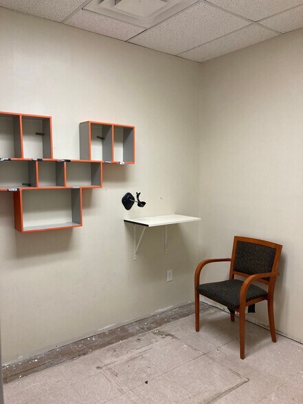 More Photos Of 431-439 S Main St, Franklin Storefront For Lease