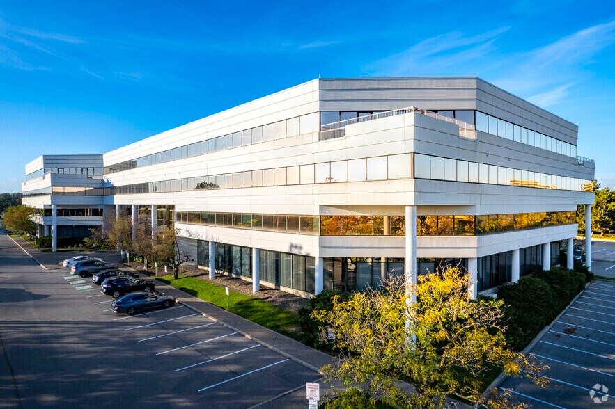 Primary Photo Of 2233 Argentia Rd, Mississauga Coworking Space
