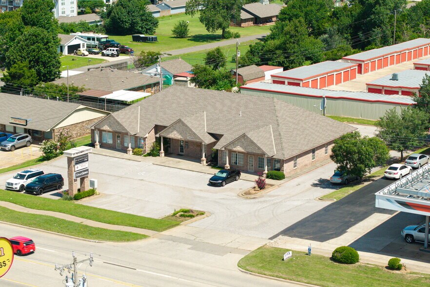More Photos Of 543 E Ok-152, Mustang Office For Sale