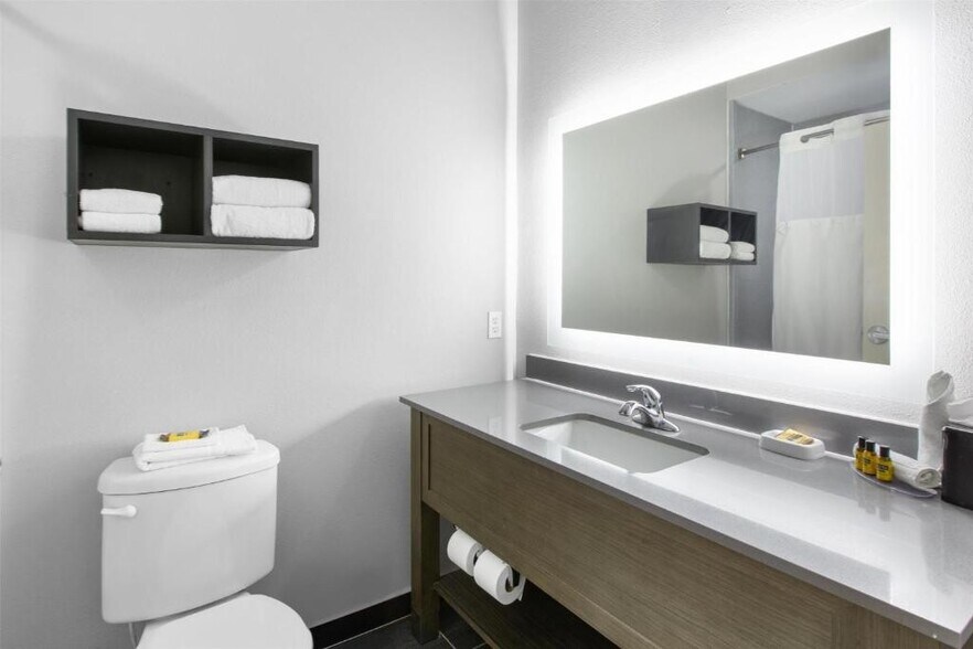 More Photos Of 13600 Hartman Ln, Walker Hotel For Sale