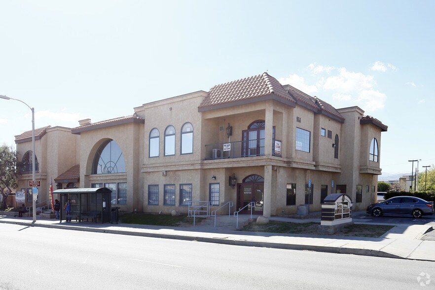 More Photos Of 950 E Palmdale Blvd, Palmdale Loft Creative Space For Lease