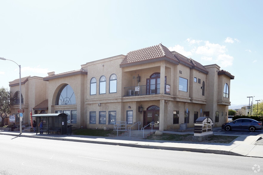 More Photos Of 950 E palmdale Blvd, Palmdale Loft Creative Space For Lease