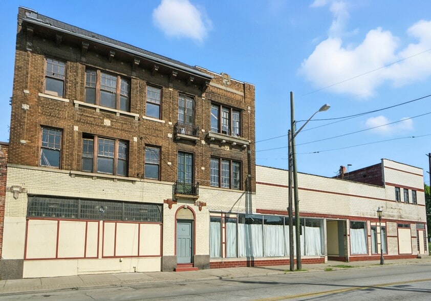 More Photos Of 6105-6117 Vine St, Cincinnati Storefront Retail Residential For Sale