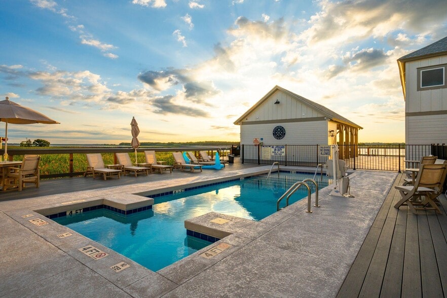 More Photos Of 114 Church st, Georgetown Hotel For Sale