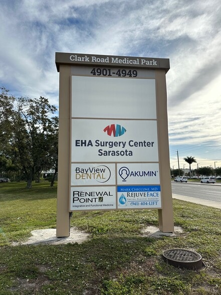 More Photos Of 4937 Clark Rd, Sarasota Medical For Lease