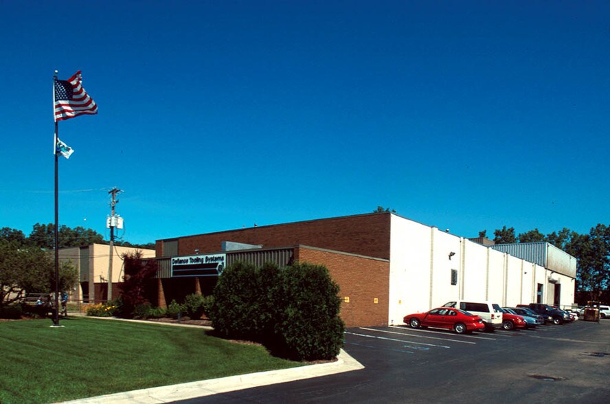 More Photos Of 35588 Veronica St, Livonia Warehouse For Sale