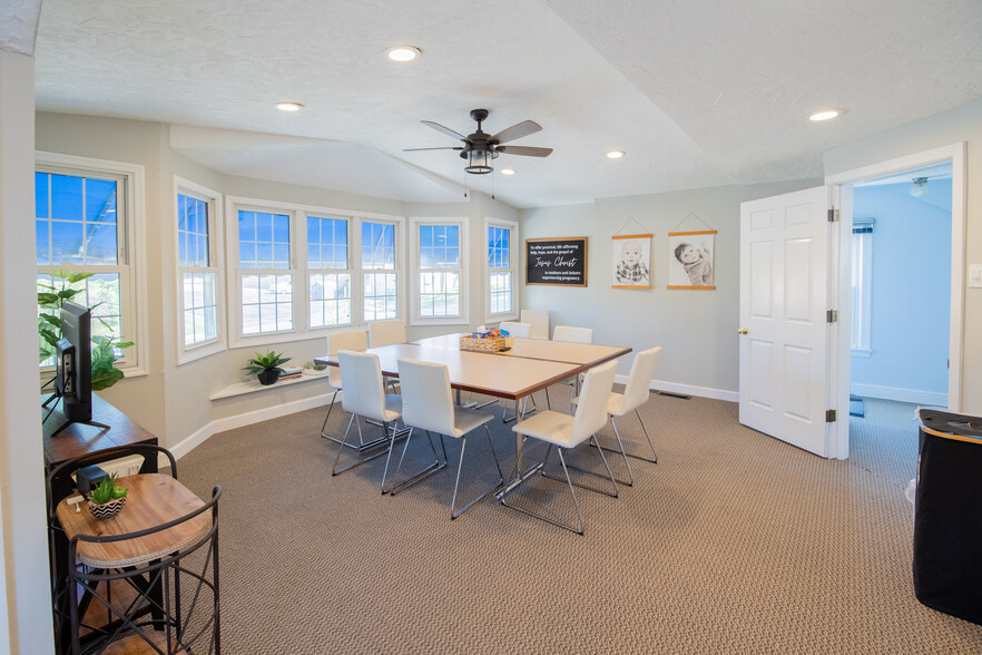 More Photos Of 4154 Crescent Dr, Saint Louis Office For Sale