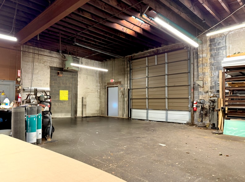 More Photos Of 87-95 Searing Ave, Mineola Warehouse For Sale