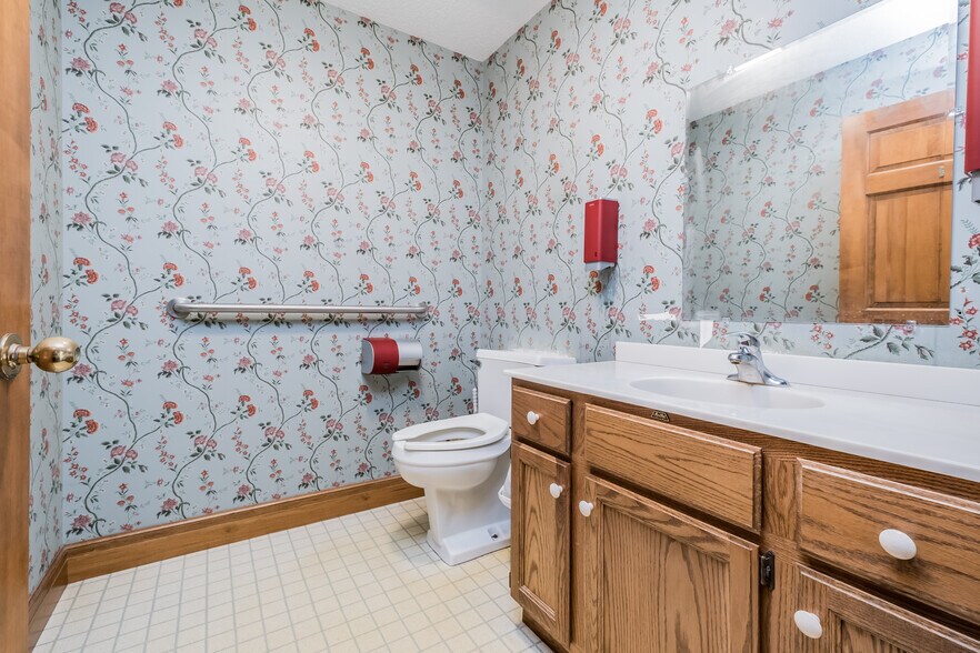 More Photos Of 7222 Day Ave SW, Navarre Medical For Lease