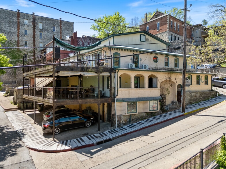 Primary Photo Of 10 Mountain St, Eureka Springs Restaurant For Sale