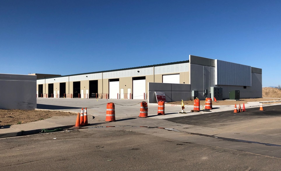 More Photos Of 16404-16494 E 2nd Ave, Aurora Light Distribution For Lease