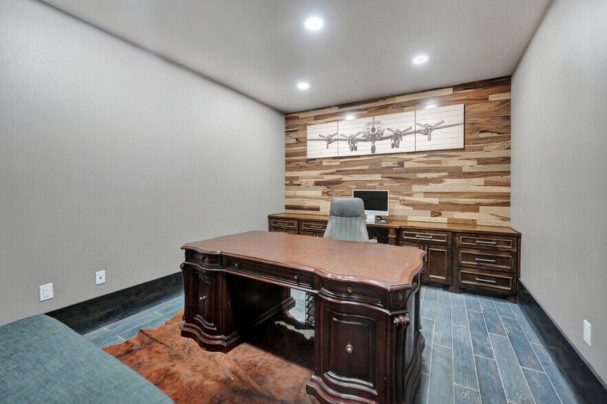 More Photos Of 9013 W County Road 160, Midland Showroom For Sale