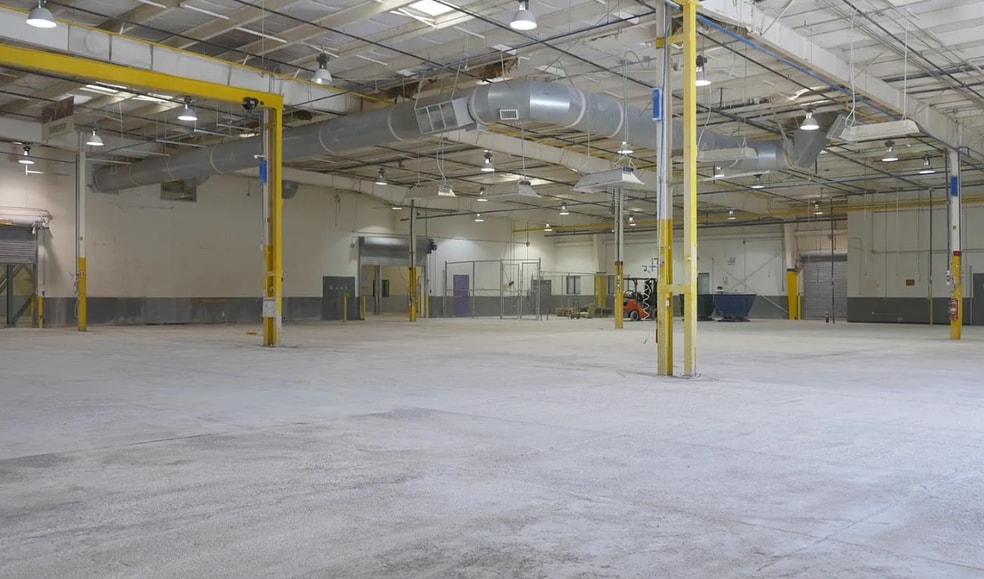 More Photos Of 9400 Holly Rd, Adelanto Warehouse For Lease