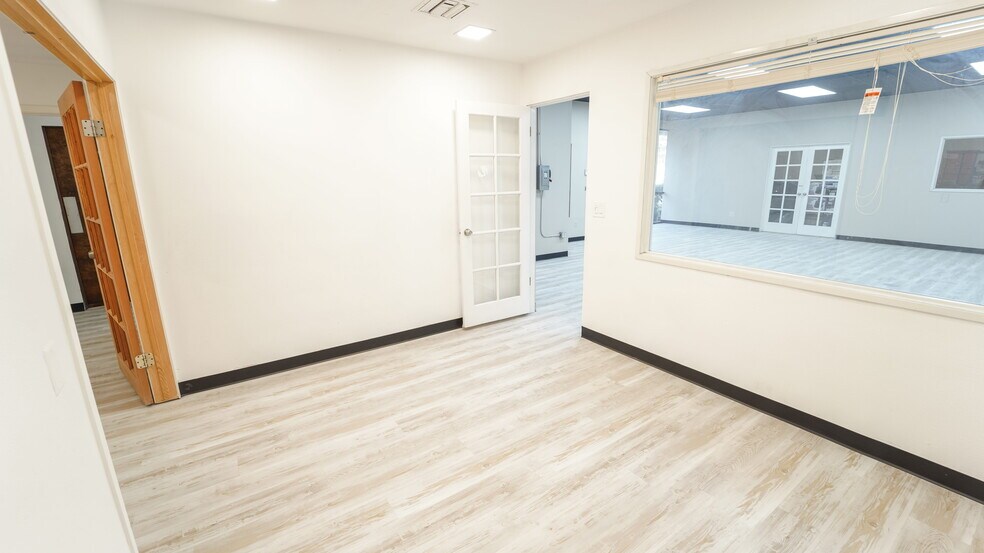 More Photos Of 1900 E Warner Ave, Santa Ana Light Manufacturing For Sale