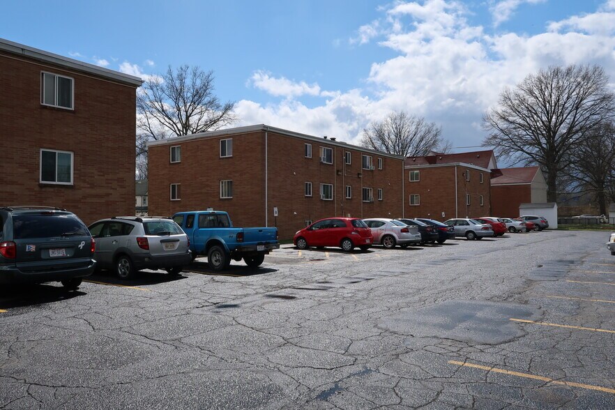 More Photos Of 1833-1845 E 31st St, Lorain Apartments For Sale