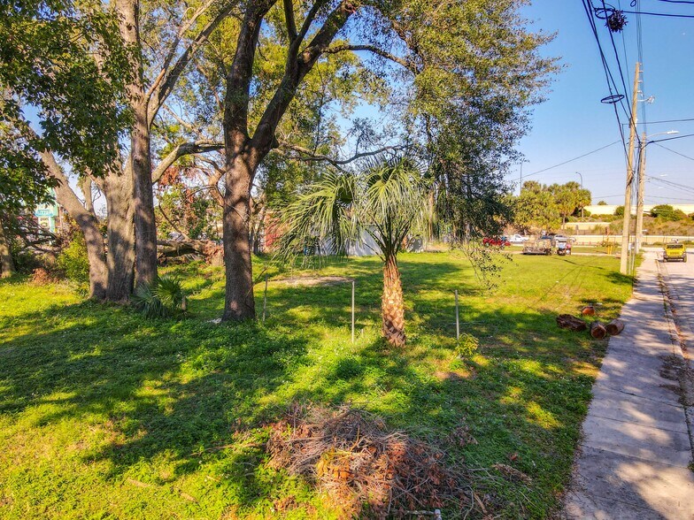 More Photos Of 707 S Orange Blossom Trl, Orlando Storefront For Sale