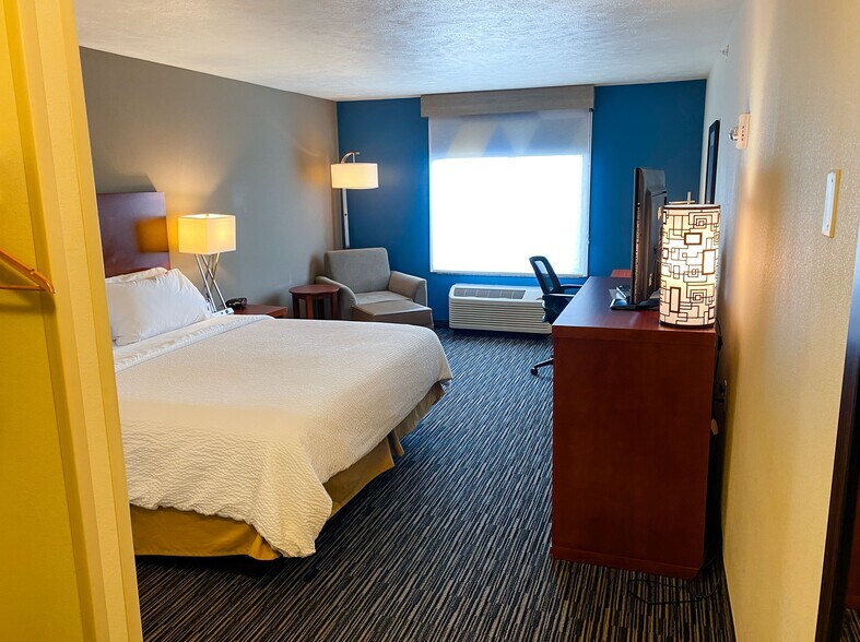 More Photos Of 4020 S Grand Ave, York Hospitality For Sale