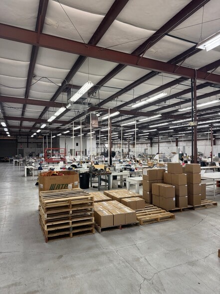 More Photos Of 17617 N 25th Ave, Phoenix Warehouse For Lease
