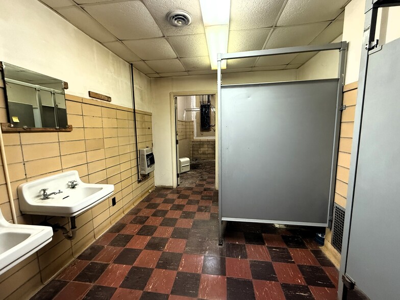 More Photos Of 33328 Main St, Townville Manufacturing For Sale